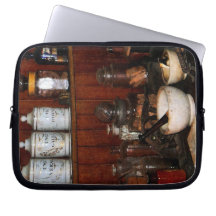 Mortier et pilons dans le drugstore trousse pour ordinateur portable