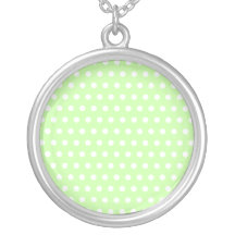 Motif de point vert et blanc de polka. Tacheté Collier