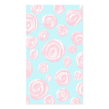Motif de rose de rose en pastel sur bleu-clair. modèle de carte de visite