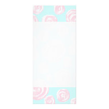 Motif de rose de rose en pastel sur bleu-clair. faire-parts