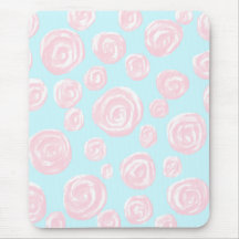 Motif de rose de rose en pastel sur bleu-clair. tapis de souris