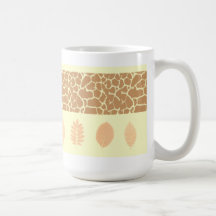 motif d'impression de girafe avec la tasse de feui