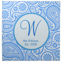 Motif floral blanc bleu serviette