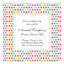 Motif heureux d'amusement de pois coloré par arc-e invitation personnalisable