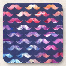 Motif mignon de moustache avec des recouvrements d sous-bock