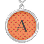Motif orange de cerise de monogramme collier