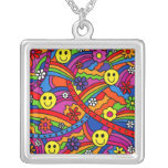 Motif souriant de hippie d'arc-en-ciel et de fleur colliers