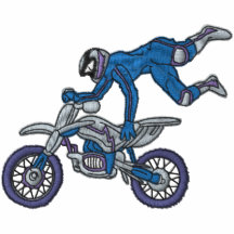 Moto emballant la chemise brodée