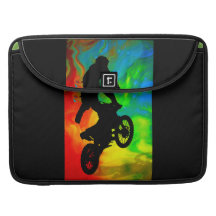 Motocrossing dans une fusion solaire poche pour macbook pro