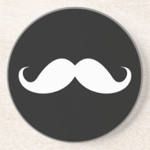 Moustache blanche de guidon sur l'arrière - plan n dessous de verres