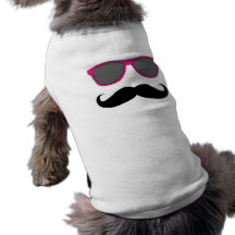 Moustache et humeur rose de lunettes de soleil t-shirt pour toutou