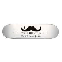 Moustache I vous une planche à roulettes de questi