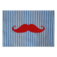 Moustache rouge drôle et rayures blanches bleues faire-part