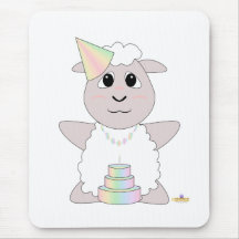 Moutons blancs d'anniversaire en pastel gentil à c tapis de souris