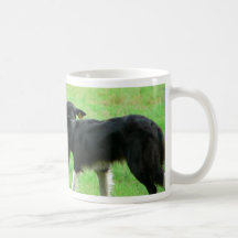 Moutons et chien de moutons sur le champ mug à café
