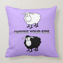 Moutons noirs et blancs coussin