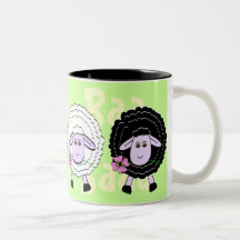 Moutons noirs et blancs tasse