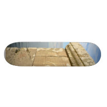 Mur de château de bord de la mer plateau de planche à roulettes