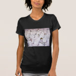 Mystère indiqué à la colline de bonhomme de neige t-shirt