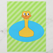 Natation de canard dans un étang tract