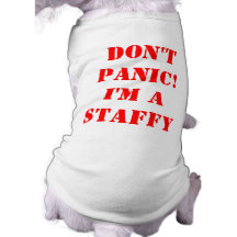 Ne panique pas je suis un Staffy T-shirts Pour Chien