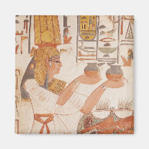 Nefertari faisant une proposition magnets pour réfrigérateur