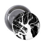 NÉGATIF NOIR ET BLANC D'ARBRE WEBBY BADGE AVEC ÉPINGLE