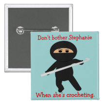Ninja avec le bouton de crochet de crochet badges