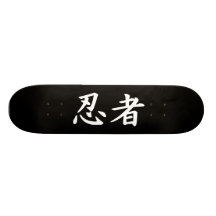 Ninja dans le kanji japonais planche à roulette