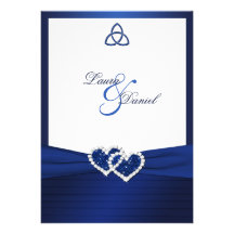 Noeud d'amour celtique dans l'invitation de bleu d