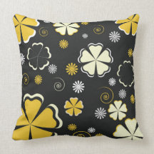 Noir et coussin floral crème d'or