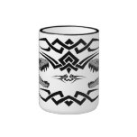Noir tribal de crânes de T-Rex Tasse