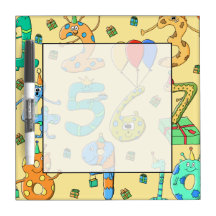 Nombres d'anniversaire, sur le jaune tableau blanc effaçable à sec