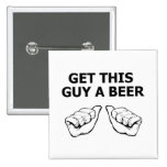 Obtenez à ce type une bière badges avec agrafe