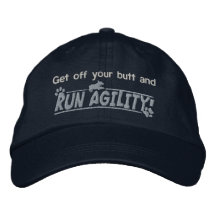 Obtenez outre de votre chapeau brodé par obscurité