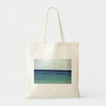 Océan contre le ciel bleu sacs