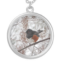 Oiseau d'hiver dans la neige bijouterie