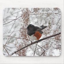 Oiseau d'hiver dans la neige tapis de souris