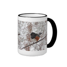 Oiseau d'hiver dans la neige tasse à café