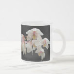 Orchidées crèmes et roses sur le noir tasse à café