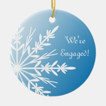 Ornement bleu de fiançailles de flocon de neige