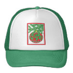 Ornement de boule en verre de houx sur l'arbre de  casquette