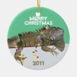 Ornement de Noël d'iguane avec le modèle d'année