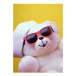 Ours de nounours frais avec des sunglass carton d'invitation