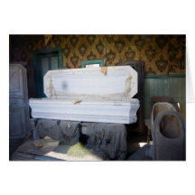 Ouvrez la morgue de ville de cercueil cartes de vœux