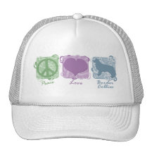 Paix, amour, et colleys de frontière en pastel casquettes de camionneur