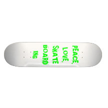 PAIX, AMOUR, FAISANT DE LA PLANCHE À ROULETTES
