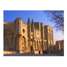 Palace du pape à Avignon avec des personnes Carte Postale