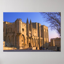 Palace du pape à Avignon avec des personnes Poster