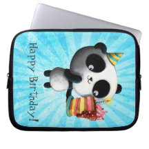 Panda mignon d'anniversaire avec le gâteau housses ordinateur
